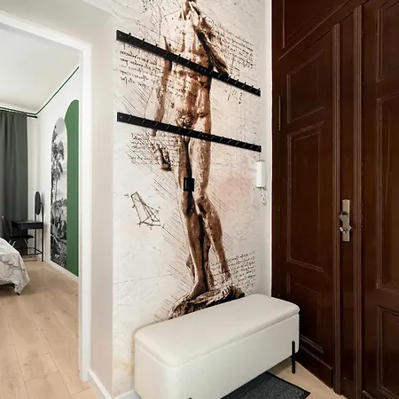 Bright Close To The Old Market Square In By Renters * بوزنان