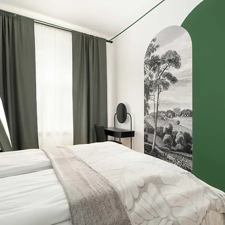 Bright Close To The Old Market Square In By Renters *