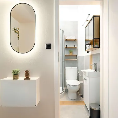 Apartamento Bright Close To The Old Market Square In By Renters *