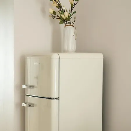 Bright Close To The Old Market Square In By Renters *