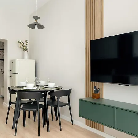 Bright Close To The Old Market Square In By Renters