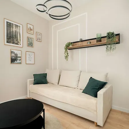Bright Close To The Old Market Square In By Renters * Poznan