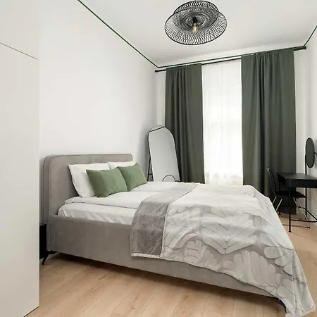 Bright Close To The Old Market Square In By Renters Πόζναν
