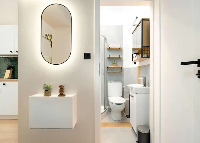 Apartment Bright Close To The Old Market Square In By Renters *