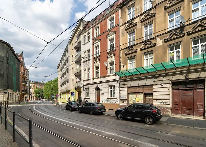 Bright Close To The Old Market Square In By Renters Apartment *